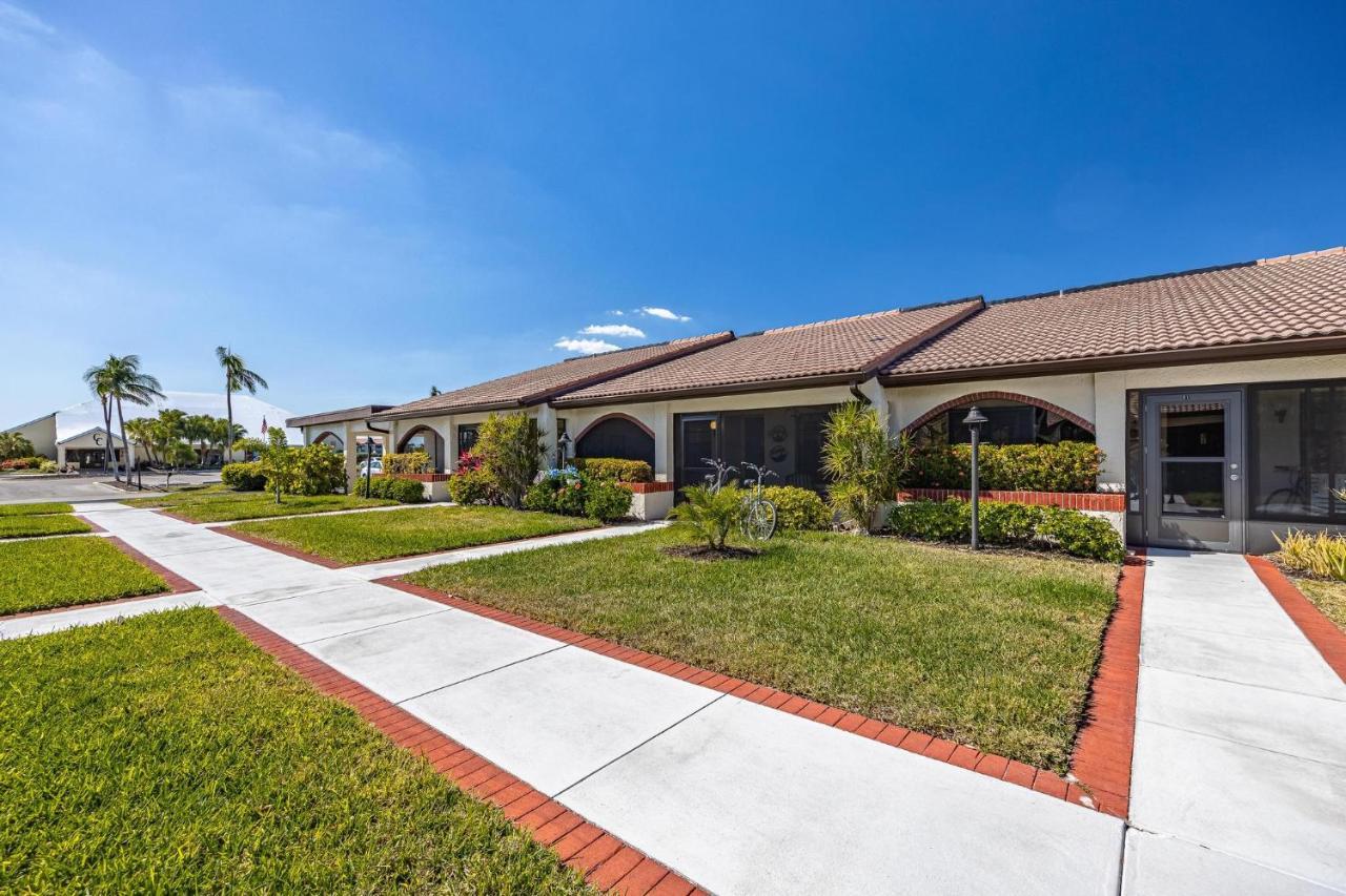 Association, Tennis Courts And Pool, Sleeps 4 - Cinnamon Cove Cozy Condo フォートマイヤーズ エクステリア 写真