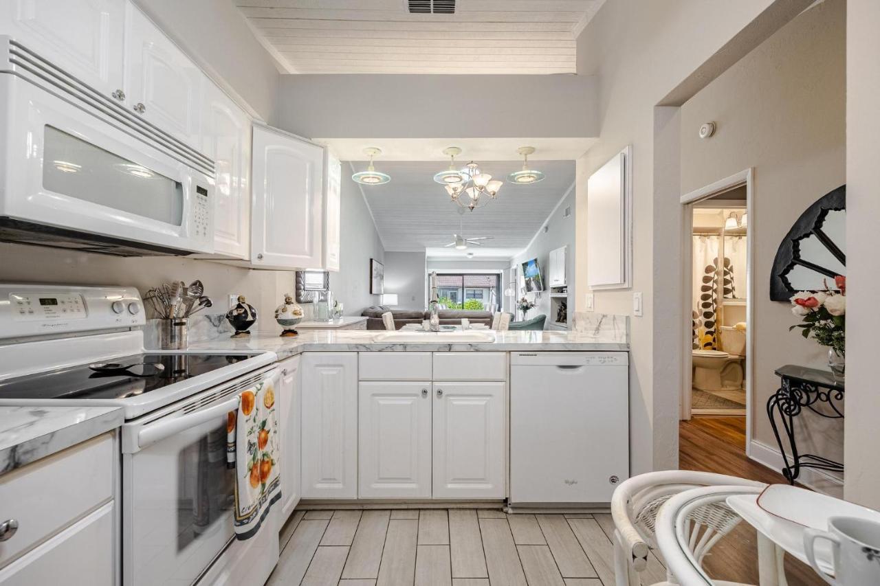 Association, Tennis Courts And Pool, Sleeps 4 - Cinnamon Cove Cozy Condo フォートマイヤーズ エクステリア 写真