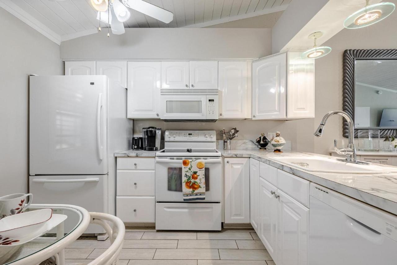 Association, Tennis Courts And Pool, Sleeps 4 - Cinnamon Cove Cozy Condo フォートマイヤーズ エクステリア 写真