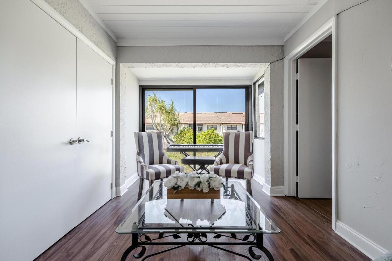 Association, Tennis Courts And Pool, Sleeps 4 - Cinnamon Cove Cozy Condo フォートマイヤーズ エクステリア 写真